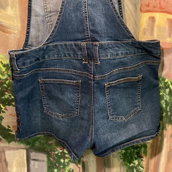 Blue Spice denim overall shorts - Picture 7 of 9
